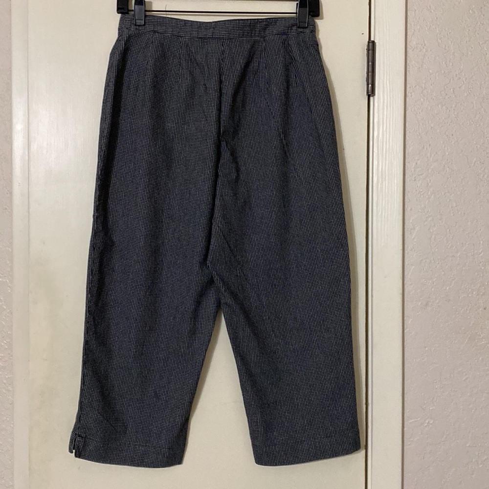 Capri Pants - Picture 3 of 6